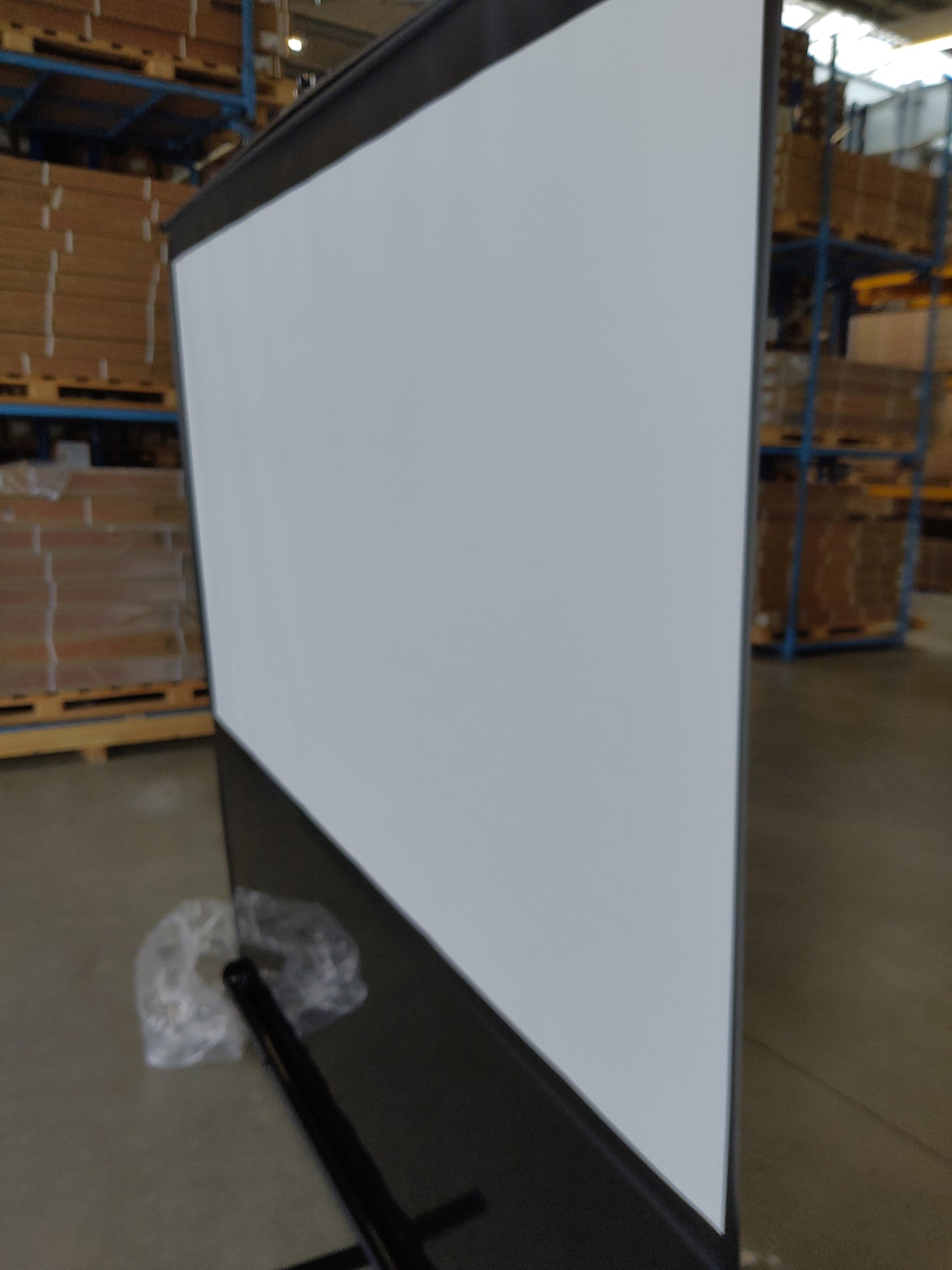 Gebraucht - Zustand: Wie Neu //EZ CINEMA - MaxWhite / 16:9 / 100" (222x125 cm)// B-F100NWH-254H00037