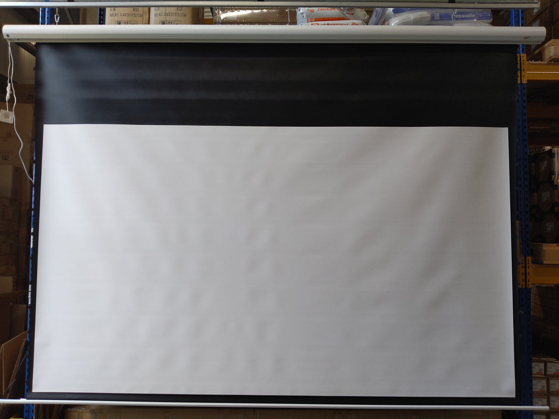 Gebraucht – Sehr gut// SAKER PREMIUM – MaxWhite FG / 16:9 / 120" (266 x 149 – Vorlauf ) // B-SK120XHW-E20 – 245H01259