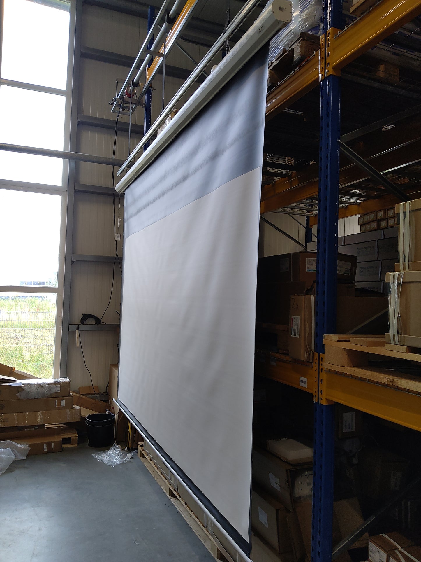 Gebraucht – Sehr gut// SAKER PREMIUM – MaxWhite FG / 16:9 / 120" (266 x 149 – Vorlauf ) // B-SK120XHW-E20 – 245H01259