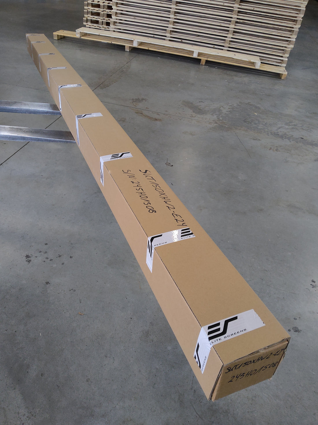 Gebraucht – Sehr gut// SAKER PREMIUM – MaxWhite FG / 16:9 / 120" (266 x 149 – Vorlauf ) // B-SK120XHW-E20 – 245H01259