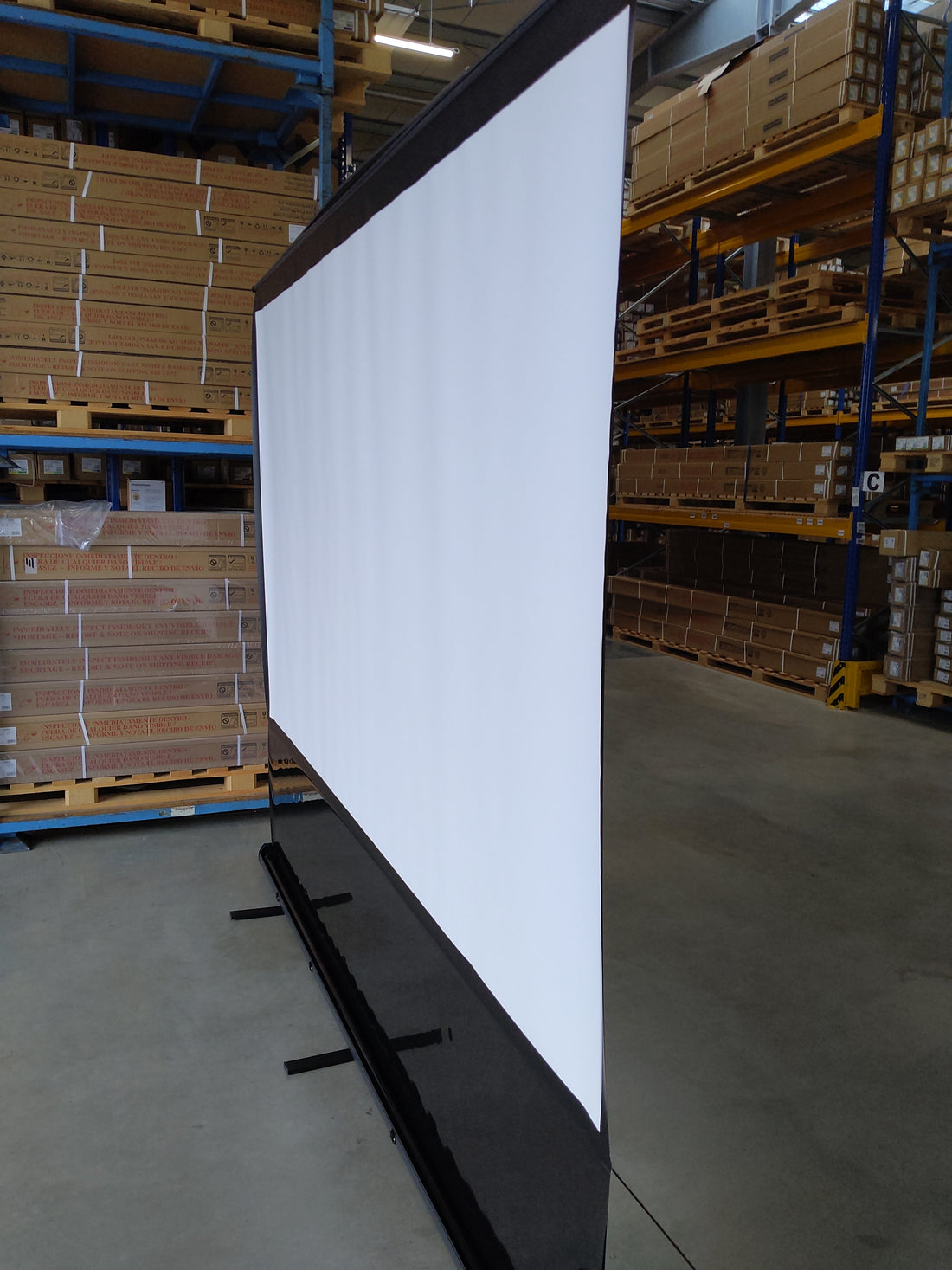 Gebraucht – Neuwertig // EZ CINEMA MaxWhite / 16:9 / 135" (299 x 168 cm) //  Artikelnummer: B-F135NWH – 249H04215