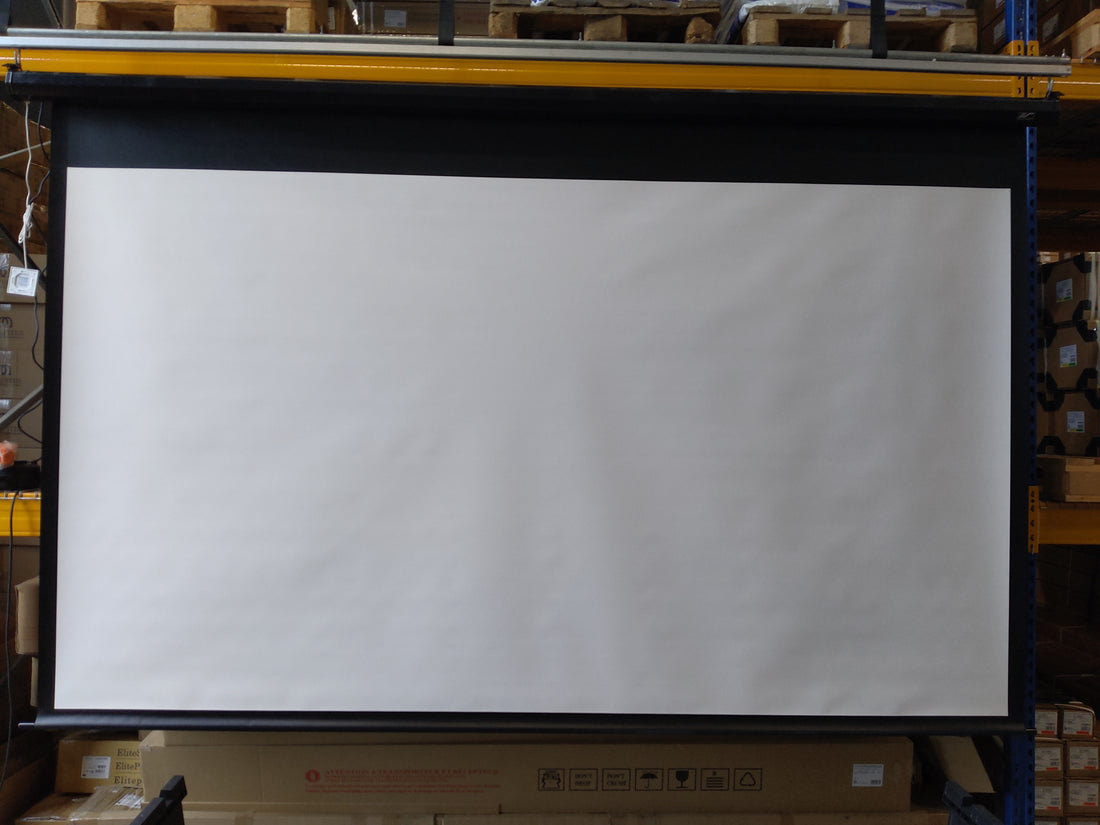 Gebraucht – Sehr gut // VMAX – Schwarz / 16:9 / 135" (299 x 168 / Vorlauf )  // B-VMAX135UWH2-243H00563